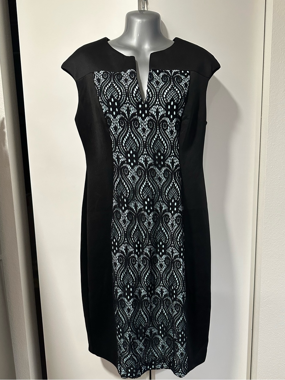 Connected Apparel Black & Mint Lace-Panel Sheath Dress